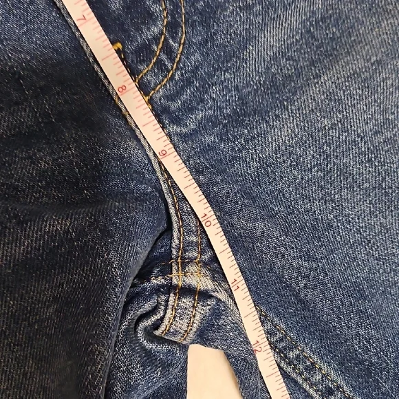 Everlane The Cheeky Straight Jeans in Medium Blue - Picture 9 of 14